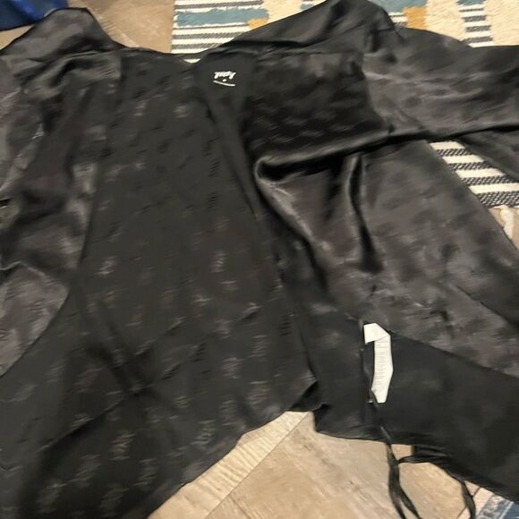 YITTY Women's Satin Pretty Mini Robe Size Medium Iconic Black - Picture 15 of 15